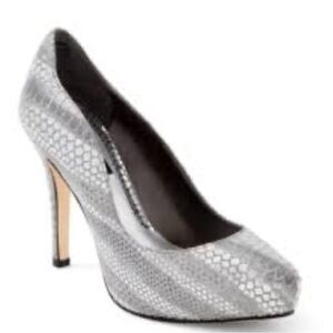 White House Black Market Silver Metallic Snake Print Pumps Size 6.5